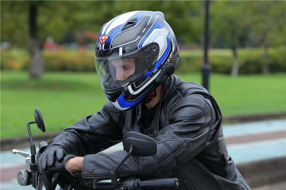 How to clean motorcycle helmets